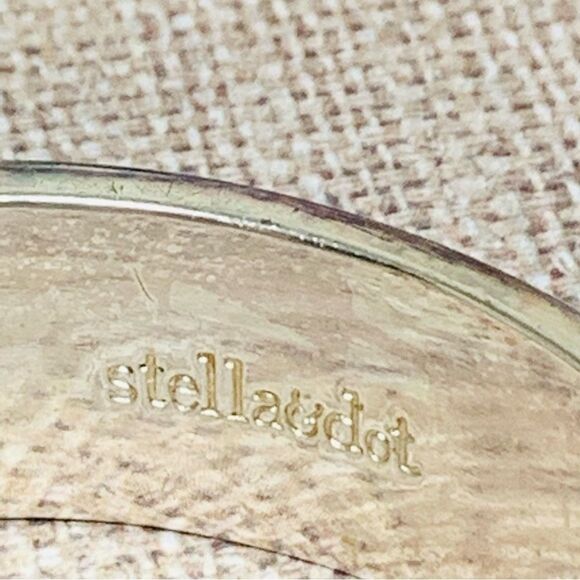 Stella & Dot Green Enameled Celtic Knot Silver Hinged Bracelet - Picture 1 of 4